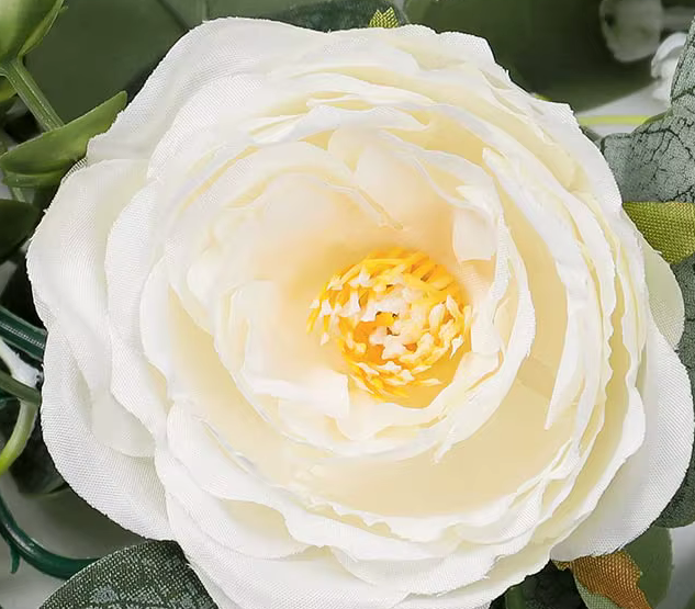 Deluxe Cream Roses & Baby's Breath Garland Flowers