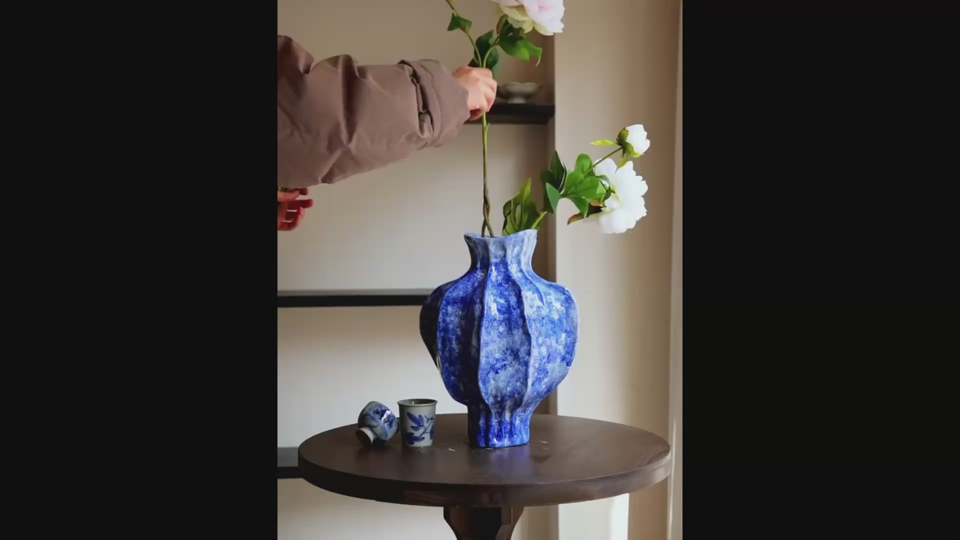 Large Traditional Vintage Chinese Blue Vase